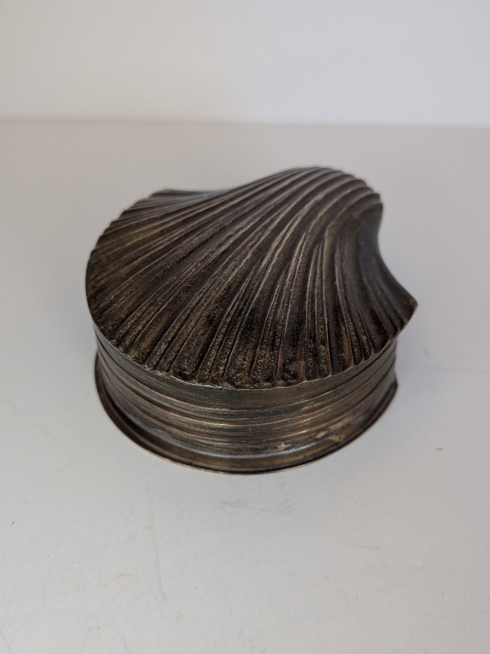 Vintage metal clam shell lidded trinket box jewelry ring dish